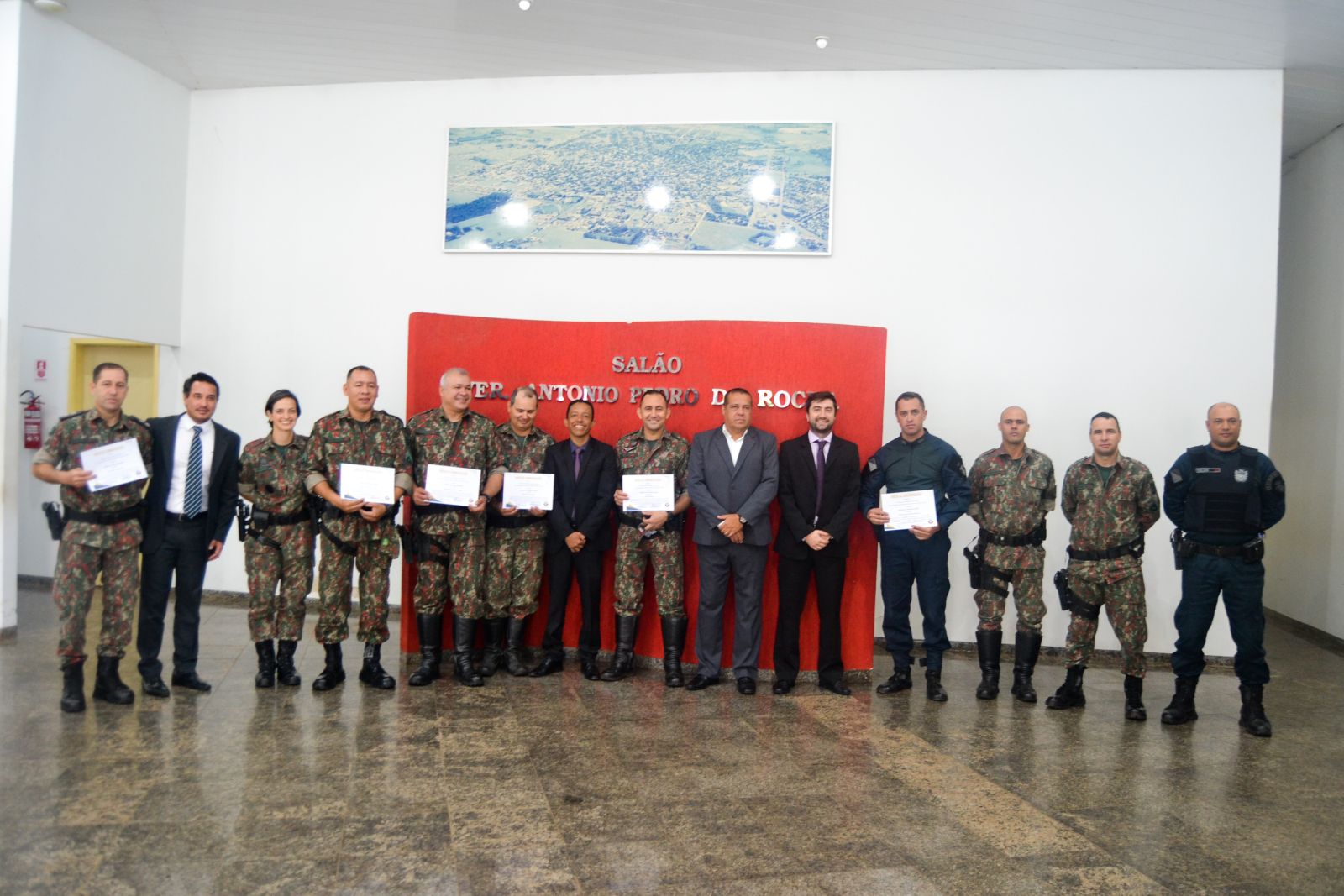 Vereadores e integrantes da Policia Militar 