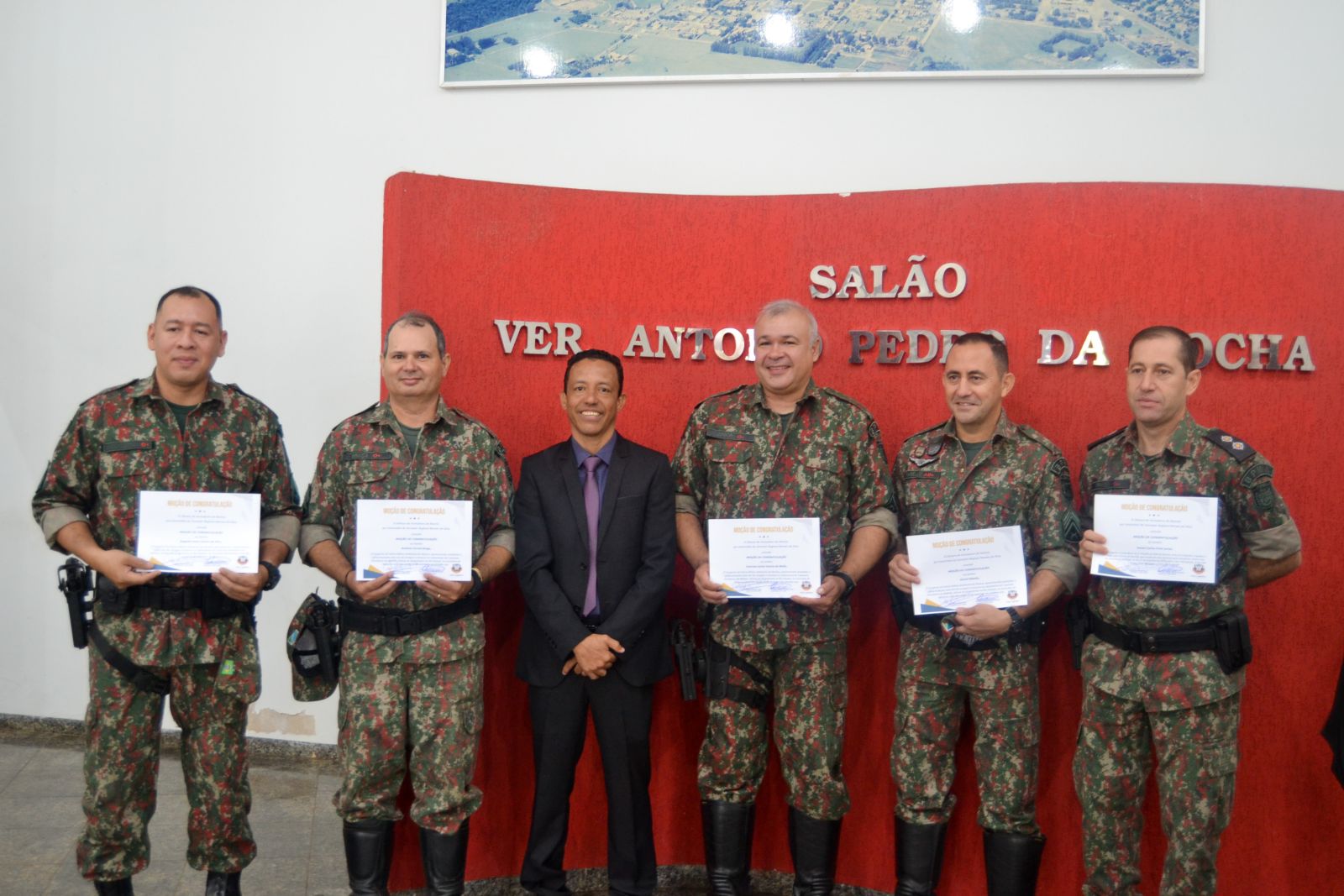 Vereador Regivan, 1° Tenente Comandante Ismael Carlos Frais, 2° Sargento PM Rabello, 2° Sargento PM Braga, 2° Sargento PM Júnior e 3° Sargento PM Augusto. 