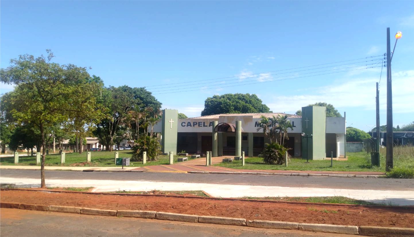Estacionamento em frente à capela Municipal 