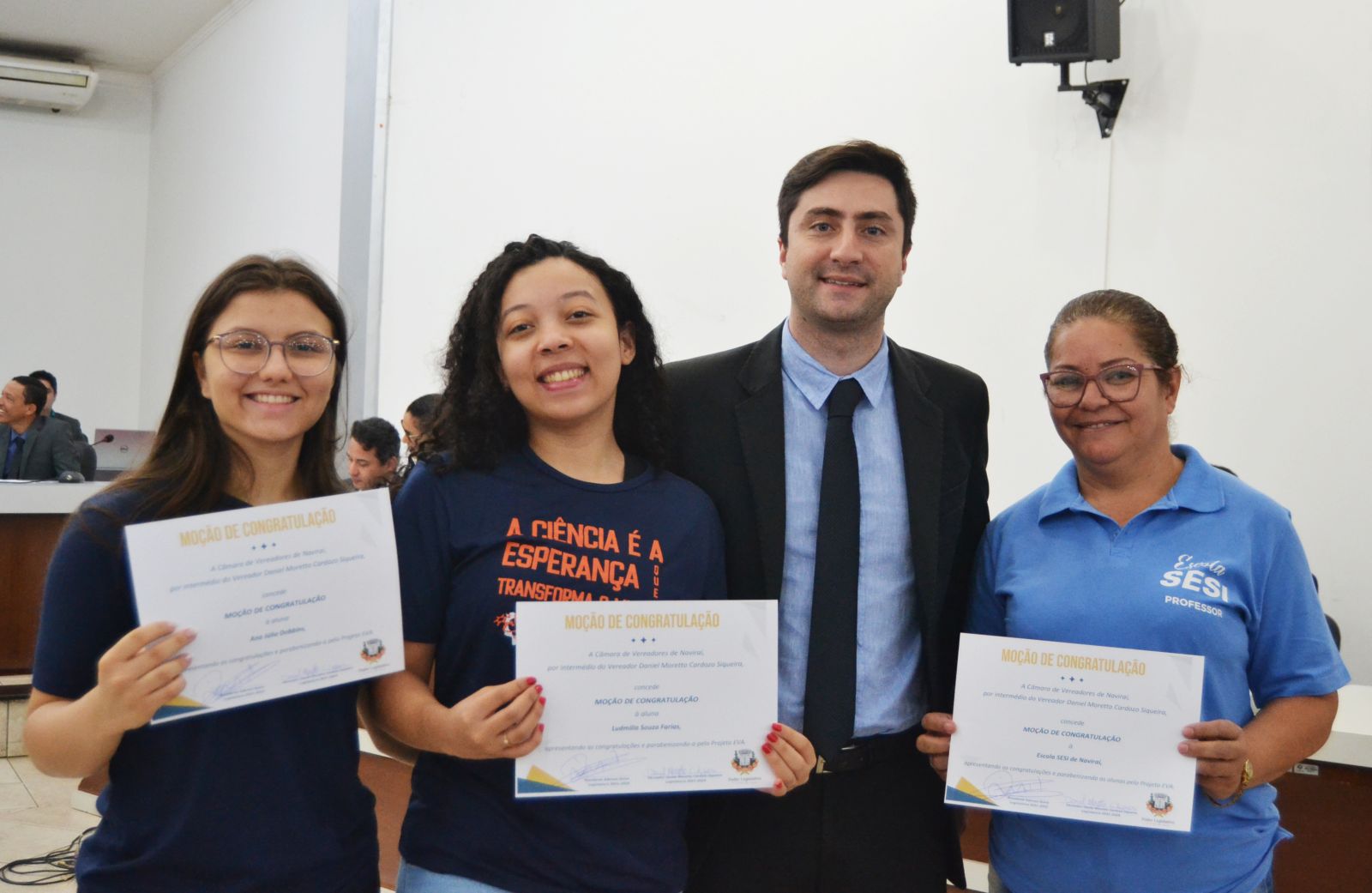 Vereador Daniel, Ludmilla Souza Farias e Ana Júlia Dobbins e professora Rosa Maria dos Santos